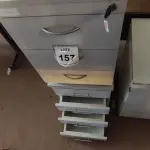 LOTE 157 - 02 GAVETEIROS DE ESCRITÓRIO. (NO ESTADO) ATENÇÃO! FAZER A VISITAÇÃO ANTES DE ARREMATAR, NÃO SABEMOS SE FUNCIONA, LEILÃO NÃO TEM GARANTIA E NEM DEVOLUÇÃO, SUJEITO A POSSÍVEIS AVARIAS VISÍVEIS/OCULTAS E/OU AUSÊNCIA DE COMPONENTES.