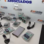LOTE 018 - 09 LEITORES DE CARTÃO DE MEMÓRIA, 01 CASE PRA HD EXTERNO 3.5’’ E 06 MICROFONES. ATENÇÃO! FAZER A VISITAÇÃO ANTES DE ARREMATAR, NÃO SABEMOS SE FUNCIONA, LEILÃO NÃO TEM GARANTIA E NEM DEVOLUÇÃO, SUJEITO A POSSÍVEIS AVARIAS VISÍVEIS/OCULTAS E/OU AUSÊNCIA DE COMPONENTES.