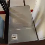 LOTE 107 - 01 GABINETE SERVIDOR MODELO SKYDPE MARCA EMC BIVOLT (NO ESTADO) ATENÇÃO! FAZER A VISITAÇÃO ANTES DE ARREMATAR, NÃO SABEMOS SE FUNCIONA, LEILÃO NÃO TEM GARANTIA E NEM DEVOLUÇÃO, SUJEITO A POSSÍVEIS AVARIAS VISÍVEIS/OCULTAS E/OU AUSÊNCIA DE COMPONENTES.