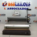 LOTE 104 - 01 ENCADERNADORA LASSANE.  (NO ESTADO) ATENÇÃO! FAZER A VISITAÇÃO ANTES DE ARREMATAR, NÃO SABEMOS SE FUNCIONA, LEILÃO NÃO TEM GARANTIA E NEM DEVOLUÇÃO, SUJEITO A POSSÍVEIS AVARIAS VISÍVEIS/OCULTAS E/OU AUSÊNCIA DE COMPONENTES.
