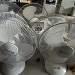 LOTE 259 - 07 VENTILADORES MARCA MYRALUX DIVERSOS. (NO ESTADO) ATENÇÃO! FAZER A VISITAÇÃO ANTES DE ARREMATAR, NÃO SABEMOS SE FUNCIONA, LEILÃO NÃO TEM GARANTIA E NEM DEVOLUÇÃO, SUJEITO A POSSÍVEIS AVARIAS VISÍVEIS/OCULTAS E/OU AUSÊNCIA DE COMPONENTES.