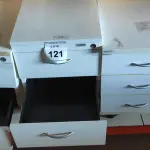 LOTE 121 - 03 GAVETEIROS DE ESCRITÓRIO COM 03 GAVETAS CADA. (NO ESTADO) ATENÇÃO! FAZER A VISITAÇÃO ANTES DE ARREMATAR, NÃO SABEMOS SE FUNCIONA, LEILÃO NÃO TEM GARANTIA E NEM DEVOLUÇÃO, SUJEITO A POSSÍVEIS AVARIAS VISÍVEIS/OCULTAS E/OU AUSÊNCIA DE COMPONENTES.