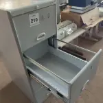 LOTE 210 - 01 ARQUIVO DE AÇO 04 GAVETAS. (NO ESTADO) ATENÇÃO! FAZER A VISITAÇÃO ANTES DE ARREMATAR, NÃO SABEMOS SE FUNCIONA, LEILÃO NÃO TEM GARANTIA E NEM DEVOLUÇÃO, SUJEITO A POSSÍVEIS AVARIAS VISÍVEIS/OCULTAS E/OU AUSÊNCIA DE COMPONENTES.
