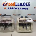 LOTE 188 - 02 CONTADORES DE CÉDULAS. (NO ESTADO) ATENÇÃO! FAZER A VISITAÇÃO ANTES DE ARREMATAR, NÃO SABEMOS SE FUNCIONA, LEILÃO NÃO TEM GARANTIA E NEM DEVOLUÇÃO, SUJEITO A POSSÍVEIS AVARIAS VISÍVEIS/OCULTAS E/OU AUSÊNCIA DE COMPONENTES.