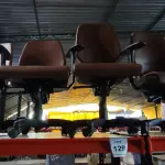 LOTE 129 - 05 CADEIRAS DE ESCRITÓRIO. (NO ESTADO) ATENÇÃO! FAZER A VISITAÇÃO ANTES DE ARREMATAR, NÃO SABEMOS SE FUNCIONA, LEILÃO NÃO TEM GARANTIA E NEM DEVOLUÇÃO, SUJEITO A POSSÍVEIS AVARIAS VISÍVEIS/OCULTAS E/OU AUSÊNCIA DE COMPONENTES.