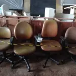 LOTE 371 - 06 CADEIRAS PARA ESCRITÓRIO GIRATÓRIAS. (NO ESTADO) ATENÇÃO! FAZER A VISITAÇÃO ANTES DE ARREMATAR, NÃO SABEMOS SE FUNCIONA. LEILÃO NÃO TEM GARANTIA E NEM DEVOLUÇÃO, SUJEITO A POSSÍVEIS AVARIAS VISÍVEIS/OCULTAS E/OU AUSÊNCIA DE COMPONENTES.