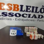 LOTE 147 - 02 CONVERSORES PARA TV E VÁRIAS MINI LÂMPADAS LED. (NO ESTADO) ATENÇÃO! FAZER A VISITAÇÃO ANTES DE ARREMATAR, NÃO SABEMOS SE FUNCIONA, LEILÃO NÃO TEM GARANTIA E NEM DEVOLUÇÃO, SUJEITO A POSSÍVEIS AVARIAS VISÍVEIS/OCULTAS E/OU AUSÊNCIA DE COMPONENTES.