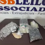 LOTE 164 - 01 LOTE COM ACESSÓRIOS PARA MÓVEIS DIVERSOS. (NO ESTADO) ATENÇÃO! FAZER A VISITAÇÃO ANTES DE ARREMATAR, NÃO SABEMOS SE FUNCIONA, LEILÃO NÃO TEM GARANTIA E NEM DEVOLUÇÃO, SUJEITO A POSSÍVEIS AVARIAS VISÍVEIS/OCULTAS E/OU AUSÊNCIA DE COMPONENTES.