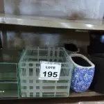 05 VASOS DECORATIVOS DE VIDRO, 02 VASOS DE CERÂMICA E 03 BALDES DE GELO. (NO ESTADO) ATENÇÃO! FAZER A VISITAÇÃO ANTES DE ARREMATAR, NÃO SABEMOS SE FUNCIONA, LEILÃO NÃO TEM GARANTIA E NEM DEVOLUÇÃO, SUJEITO A POSSÍVEIS AVARIAS VISÍVEIS/OCULTAS E/OU AUSÊNCIA DE COMPONENTES.