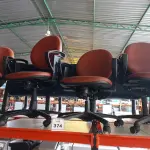LOTE 374 - 04 CADEIRAS PARA ESCRITÓRIO GIRATÓRIAS. (NO ESTADO) ATENÇÃO! FAZER A VISITAÇÃO ANTES DE ARREMATAR, NÃO SABEMOS SE FUNCIONA. LEILÃO NÃO TEM GARANTIA E NEM DEVOLUÇÃO, SUJEITO A POSSÍVEIS AVARIAS VISÍVEIS/OCULTAS E/OU AUSÊNCIA DE COMPONENTES.