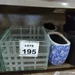 05 VASOS DECORATIVOS DE VIDRO, 02 VASOS DE CERÂMICA E 03 BALDES DE GELO. (NO ESTADO) ATENÇÃO! FAZER A VISITAÇÃO ANTES DE ARREMATAR, NÃO SABEMOS SE FUNCIONA, LEILÃO NÃO TEM GARANTIA E NEM DEVOLUÇÃO, SUJEITO A POSSÍVEIS AVARIAS VISÍVEIS/OCULTAS E/OU AUSÊNCIA DE COMPONENTES.