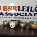 LOTE 182 - 05 CACHEPOT DE ALUMÍNIO. (NO ESTADO) ATENÇÃO! FAZER A VISITAÇÃO ANTES DE ARREMATAR, NÃO SABEMOS SE FUNCIONA, LEILÃO NÃO TEM GARANTIA E NEM DEVOLUÇÃO, SUJEITO A POSSÍVEIS AVARIAS VISÍVEIS/OCULTAS E/OU AUSÊNCIA DE COMPONENTES.