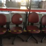 LOTE 366 - 06 CADEIRAS DE ESCRITÓRIO GIRATÓRIAS. (NO ESTADO) ATENÇÃO! FAZER A VISITAÇÃO ANTES DE ARREMATAR, NÃO SABEMOS SE FUNCIONA. LEILÃO NÃO TEM GARANTIA E NEM DEVOLUÇÃO, SUJEITO A POSSÍVEIS AVARIAS VISÍVEIS/OCULTAS E/OU AUSÊNCIA DE COMPONENTES.