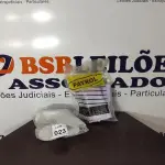 LOTE 023 - 02 PARES DE BOTAS DE BORRACHA NUMERAÇÕES 35 E 38 NA COR BRANCA. (NO ESTADO) ATENÇÃO! FAZER A VISITAÇÃO ANTES DE ARREMATAR, NÃO SABEMOS SE FUNCIONA, LEILÃO NÃO TEM GARANTIA E NEM DEVOLUÇÃO, SUJEITO A POSSÍVEIS AVARIAS VISÍVEIS/OCULTAS E/OU AUSÊNCIA DE COMPONENTES.
