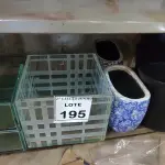 05 VASOS DECORATIVOS DE VIDRO, 02 VASOS DE CERÂMICA E 03 BALDES DE GELO. (NO ESTADO) ATENÇÃO! FAZER A VISITAÇÃO ANTES DE ARREMATAR, NÃO SABEMOS SE FUNCIONA, LEILÃO NÃO TEM GARANTIA E NEM DEVOLUÇÃO, SUJEITO A POSSÍVEIS AVARIAS VISÍVEIS/OCULTAS E/OU AUSÊNCIA DE COMPONENTES.