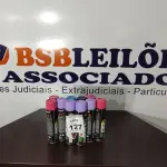 LOTE 127 - 10 TINTAS SPRAY DE CORES DIVERSAS. (NO ESTADO) ATENÇÃO! FAZER A VISITAÇÃO ANTES DE ARREMATAR, NÃO SABEMOS SE FUNCIONA, LEILÃO NÃO TEM GARANTIA E NEM DEVOLUÇÃO, SUJEITO A POSSÍVEIS AVARIAS VISÍVEIS/OCULTAS E/OU AUSÊNCIA DE COMPONENTES.
