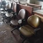 LOTE 371 - 06 CADEIRAS PARA ESCRITÓRIO GIRATÓRIAS. (NO ESTADO) ATENÇÃO! FAZER A VISITAÇÃO ANTES DE ARREMATAR, NÃO SABEMOS SE FUNCIONA. LEILÃO NÃO TEM GARANTIA E NEM DEVOLUÇÃO, SUJEITO A POSSÍVEIS AVARIAS VISÍVEIS/OCULTAS E/OU AUSÊNCIA DE COMPONENTES.