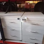 LOTE 344 - 02 GAVETEIROS COM 03 GAVETAS CADA. (NO ESTADO) ATENÇÃO! FAZER A VISITAÇÃO ANTES DE ARREMATAR, NÃO SABEMOS SE FUNCIONA. LEILÃO NÃO TEM GARANTIA E NEM DEVOLUÇÃO, SUJEITO A POSSÍVEIS AVARIAS VISÍVEIS/OCULTAS E/OU AUSÊNCIA DE COMPONENTES.