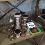 LOTE 155 - 01 LOTE COM CASTIÇAIS DE TAMANHOS DIVERSOS, 04 BANDEJAS E 02 VASOS PEQUENOS. (NO ESTADO) ATENÇÃO! FAZER A VISITAÇÃO ANTES DE ARREMATAR, NÃO SABEMOS SE FUNCIONA, LEILÃO NÃO TEM GARANTIA E NEM DEVOLUÇÃO, SUJEITO A POSSÍVEIS AVARIAS VISÍVEIS/OCULTAS E/OU AUSÊNCIA DE COMPONENTES.