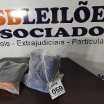 LOTE 059 - 02 PARES DE BOTAS DE BORRACHA NUMERAÇÕES 33 E 35 NAS CORES AZUL E PRETO. (NO ESTADO) ATENÇÃO! FAZER A VISITAÇÃO ANTES DE ARREMATAR, NÃO SABEMOS SE FUNCIONA, LEILÃO NÃO TEM GARANTIA E NEM DEVOLUÇÃO, SUJEITO A POSSÍVEIS AVARIAS VISÍVEIS/OCULTAS E/OU AUSÊNCIA DE COMPONENTES.