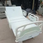 LOTE 305 - 01 CAMA HOSPITALAR ELÉTRICA. (NO ESTADO) ATENÇÃO! FAZER A VISITAÇÃO ANTES DE ARREMATAR, NÃO SABEMOS SE FUNCIONA, LEILÃO NÃO TEM GARANTIA E NEM DEVOLUÇÃO, SUJEITO A POSSÍVEIS AVARIAS VISÍVEIS/OCULTAS E/OU AUSÊNCIA DE COMPONENTES.