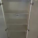 LOTE 299 - 01 ARMÁRIO ALTO PRA ESCRITÓRIO COM 2 PORTAS E 3 COMPARTIMENTOS. (NO ESTADO) ATENÇÃO! FAZER A VISITAÇÃO ANTES DE ARREMATAR, NÃO SABEMOS SE FUNCIONA, LEILÃO NÃO TEM GARANTIA E NEM DEVOLUÇÃO, SUJEITO A POSSÍVEIS AVARIAS VISÍVEIS/OCULTAS E/OU AUSÊNCIA DE COMPONENTES.