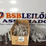 01 LOTE COM GRANDE QUANTIDADE DE ACESSÓRIOS DIVERSOS PARA MÓVEIS. (NO ESTADO) ATENÇÃO! FAZER A VISITAÇÃO ANTES DE ARREMATAR, NÃO SABEMOS SE FUNCIONA, LEILÃO NÃO TEM GARANTIA E NEM DEVOLUÇÃO, SUJEITO A POSSÍVEIS AVARIAS VISÍVEIS/OCULTAS E/OU AUSÊNCIA DE COMPONENTES.