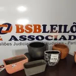 LOTE 173 - 02 PANELAS DE BARRO E 04 VASOS DECORADOS. (NO ESTADO) ATENÇÃO! FAZER A VISITAÇÃO ANTES DE ARREMATAR, NÃO SABEMOS SE FUNCIONA, LEILÃO NÃO TEM GARANTIA E NEM DEVOLUÇÃO, SUJEITO A POSSÍVEIS AVARIAS VISÍVEIS/OCULTAS E/OU AUSÊNCIA DE COMPONENTES.