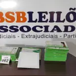 LOTE 062 - 11 LUMINÁRIAS PAINEL DE LED SOLAR. (NO ESTADO) ATENÇÃO! FAZER A VISITAÇÃO ANTES DE ARREMATAR, NÃO SABEMOS SE FUNCIONA, LEILÃO NÃO TEM GARANTIA E NEM DEVOLUÇÃO, SUJEITO A POSSÍVEIS AVARIAS VISÍVEIS/OCULTAS E/OU AUSÊNCIA DE COMPONENTES.