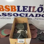 LOTE 168 - 01 LOTE COM GRANDE QUANTIDADE DE LIXAS PARA DISCOS DE CORTE. (NO ESTADO) ATENÇÃO! FAZER A VISITAÇÃO ANTES DE ARREMATAR, NÃO SABEMOS SE FUNCIONA, LEILÃO NÃO TEM GARANTIA E NEM DEVOLUÇÃO, SUJEITO A POSSÍVEIS AVARIAS VISÍVEIS/OCULTAS E/OU AUSÊNCIA DE COMPONENTES.