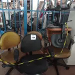 LOTE 364 - 05 CADEIRAS DE ESCRITÓRIO GIRATÓRIAS DIVERSAS. (NO ESTADO) ATENÇÃO! FAZER A VISITAÇÃO ANTES DE ARREMATAR, NÃO SABEMOS SE FUNCIONA. LEILÃO NÃO TEM GARANTIA E NEM DEVOLUÇÃO, SUJEITO A POSSÍVEIS AVARIAS VISÍVEIS/OCULTAS E/OU AUSÊNCIA DE COMPONENTES.