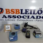 LOTE 342 - 02 AGITADORES DE TUBOS E MICROPLACAS, 01 MEDIDOR DE PH PORTÁTIL, 01 MEDIDOR CLIMÁTICO UNIVERSA, 01 AGITADOR MAGNÉTICO COM AQUECIMENTO E 01 BOMBA DE PRESSÃO MANUAL. (NO ESTADO) ATENÇÃO! FAZER A VISITAÇÃO ANTES DE ARREMATAR, NÃO SABEMOS SE FUNCIONA. LEILÃO NÃO TEM GARANTIA E NEM DEVOLUÇÃO, SUJEITO A POSSÍVEIS AVARIAS VISÍVEIS/OCULTAS E/OU AUSÊNCIA DE COMPONENTES.