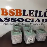 LOTE 183 - 05 VASOS ZARA HOME DECORATIVA. (NO ESTADO) ATENÇÃO! FAZER A VISITAÇÃO ANTES DE ARREMATAR, NÃO SABEMOS SE FUNCIONA, LEILÃO NÃO TEM GARANTIA E NEM DEVOLUÇÃO, SUJEITO A POSSÍVEIS AVARIAS VISÍVEIS/OCULTAS E/OU AUSÊNCIA DE COMPONENTES.
