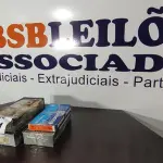 04 FECHADURAS DIVERSAS. (NO ESTADO) ATENÇÃO! FAZER A VISITAÇÃO ANTES DE ARREMATAR, NÃO SABEMOS SE FUNCIONA, LEILÃO NÃO TEM GARANTIA E NEM DEVOLUÇÃO, SUJEITO A POSSÍVEIS AVARIAS VISÍVEIS/OCULTAS E/OU AUSÊNCIA DE COMPONENTES.