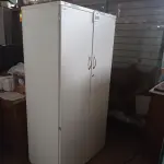 LOTE 300 - 01 ARMÁRIO ALTO PRA ESCRITÓRIO COM 2 PORTAS E 3 COMPARTIMENTOS. (NO ESTADO) ATENÇÃO! FAZER A VISITAÇÃO ANTES DE ARREMATAR, NÃO SABEMOS SE FUNCIONA, LEILÃO NÃO TEM GARANTIA E NEM DEVOLUÇÃO, SUJEITO A POSSÍVEIS AVARIAS VISÍVEIS/OCULTAS E/OU AUSÊNCIA DE COMPONENTES.