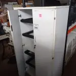 LOTE 325 - 01 ARMÁRIO ALTO PRA ESCRITÓRIO COM 02 PORTAS PARA PASTAS SUSPENSAS. (NO ESTADO) ATENÇÃO! FAZER A VISITAÇÃO ANTES DE ARREMATAR, NÃO SABEMOS SE FUNCIONA, LEILÃO NÃO TEM GARANTIA E NEM DEVOLUÇÃO, SUJEITO A POSSÍVEIS AVARIAS VISÍVEIS/OCULTAS E/OU AUSÊNCIA DE COMPONENTES.
