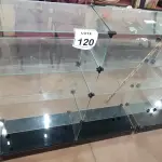 01 VITRINE EXPOSITORA DE VIDRO. (NO ESTADO) ATENÇÃO! FAZER A VISITAÇÃO ANTES DE ARREMATAR, NÃO SABEMOS SE FUNCIONA, LEILÃO NÃO TEM GARANTIA E NEM DEVOLUÇÃO, SUJEITO A POSSÍVEIS AVARIAS VISÍVEIS/OCULTAS E/OU AUSÊNCIA DE COMPONENTES.