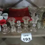 LOTE 193 - 01 LOTE COM VÁRIOS CASTIÇAIS, MINI VASOS DECORATIVOS E UTENSÍLIOS DIVERSOS. (NO ESTADO) ATENÇÃO! FAZER A VISITAÇÃO ANTES DE ARREMATAR, NÃO SABEMOS SE FUNCIONA, LEILÃO NÃO TEM GARANTIA E NEM DEVOLUÇÃO, SUJEITO A POSSÍVEIS AVARIAS VISÍVEIS/OCULTAS E/OU AUSÊNCIA DE COMPONENTES.