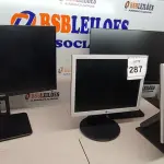 LOTE 287 - 04 MONITORES LCD MARCAS E MODELOS DIVERSOS COM AVARIAS. (NO ESTADO) ATENÇÃO! FAZER A VISITAÇÃO ANTES DE ARREMATAR, NÃO SABEMOS SE FUNCIONA, LEILÃO NÃO TEM GARANTIA E NEM DEVOLUÇÃO, SUJEITO A POSSÍVEIS AVARIAS VISÍVEIS/OCULTAS E/OU AUSÊNCIA DE COMPONENTES.