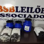 LOTE 131 - 04 DISPENSES PARA SABÃO E 03 GALÕES COM TAMPA DE TAMANHOS DIVERSOS. (NO ESTADO) ATENÇÃO! FAZER A VISITAÇÃO ANTES DE ARREMATAR, NÃO SABEMOS SE FUNCIONA, LEILÃO NÃO TEM GARANTIA E NEM DEVOLUÇÃO, SUJEITO A POSSÍVEIS AVARIAS VISÍVEIS/OCULTAS E/OU AUSÊNCIA DE COMPONENTES.