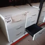 LOTE 341 - 02 GAVETEIROS COM 03 GAVETAS CADA. (NO ESTADO) ATENÇÃO! FAZER A VISITAÇÃO ANTES DE ARREMATAR, NÃO SABEMOS SE FUNCIONA. LEILÃO NÃO TEM GARANTIA E NEM DEVOLUÇÃO, SUJEITO A POSSÍVEIS AVARIAS VISÍVEIS/OCULTAS E/OU AUSÊNCIA DE COMPONENTES.