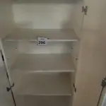 LOTE 296 - 01 ARMÁRIO ALTO PRA ESCRITÓRIO COM 2 PORTAS E 3 COMPARTIMENTOS. (NO ESTADO) ATENÇÃO! FAZER A VISITAÇÃO ANTES DE ARREMATAR, NÃO SABEMOS SE FUNCIONA, LEILÃO NÃO TEM GARANTIA E NEM DEVOLUÇÃO, SUJEITO A POSSÍVEIS AVARIAS VISÍVEIS/OCULTAS E/OU AUSÊNCIA DE COMPONENTES.
