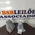LOTE 059 - 02 PARES DE BOTAS DE BORRACHA NUMERAÇÕES 33 E 35 NAS CORES AZUL E PRETO. (NO ESTADO) ATENÇÃO! FAZER A VISITAÇÃO ANTES DE ARREMATAR, NÃO SABEMOS SE FUNCIONA, LEILÃO NÃO TEM GARANTIA E NEM DEVOLUÇÃO, SUJEITO A POSSÍVEIS AVARIAS VISÍVEIS/OCULTAS E/OU AUSÊNCIA DE COMPONENTES.