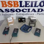 LOTE 332 - 03 ANEMÔMETROS AV6, 01 MEDIDOR DE OXIGÊNIO, 01 AGITADOR MAGNÉTICO E 01 MEDIDOR DE EQUIPAMENTOS DE AR CONDICIONADO. (NO ESTADO) ATENÇÃO! FAZER A VISITAÇÃO ANTES DE ARREMATAR, NÃO SABEMOS SE FUNCIONA. LEILÃO NÃO TEM GARANTIA E NEM DEVOLUÇÃO, SUJEITO A POSSÍVEIS AVARIAS VISÍVEIS/OCULTAS E/OU AUSÊNCIA DE COMPONENTES.