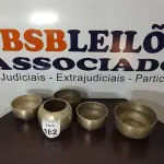 LOTE 182 - 05 CACHEPOT DE ALUMÍNIO. (NO ESTADO) ATENÇÃO! FAZER A VISITAÇÃO ANTES DE ARREMATAR, NÃO SABEMOS SE FUNCIONA, LEILÃO NÃO TEM GARANTIA E NEM DEVOLUÇÃO, SUJEITO A POSSÍVEIS AVARIAS VISÍVEIS/OCULTAS E/OU AUSÊNCIA DE COMPONENTES.