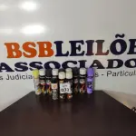 LOTE 033 - 12 TINTAS SPRAY DE CORES DIVERSAS. (NO ESTADO) ATENÇÃO! FAZER A VISITAÇÃO ANTES DE ARREMATAR, NÃO SABEMOS SE FUNCIONA, LEILÃO NÃO TEM GARANTIA E NEM DEVOLUÇÃO, SUJEITO A POSSÍVEIS AVARIAS VISÍVEIS/OCULTAS E/OU AUSÊNCIA DE COMPONENTES.