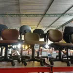 LOTE 365 - 06 CADEIRAS DE ESCRITÓRIO GIRATÓRIAS. (NO ESTADO) ATENÇÃO! FAZER A VISITAÇÃO ANTES DE ARREMATAR, NÃO SABEMOS SE FUNCIONA. LEILÃO NÃO TEM GARANTIA E NEM DEVOLUÇÃO, SUJEITO A POSSÍVEIS AVARIAS VISÍVEIS/OCULTAS E/OU AUSÊNCIA DE COMPONENTES.
