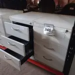 LOTE 346 - 02 GAVETEIROS COM 03 GAVETAS CADA. (NO ESTADO) ATENÇÃO! FAZER A VISITAÇÃO ANTES DE ARREMATAR, NÃO SABEMOS SE FUNCIONA. LEILÃO NÃO TEM GARANTIA E NEM DEVOLUÇÃO, SUJEITO A POSSÍVEIS AVARIAS VISÍVEIS/OCULTAS E/OU AUSÊNCIA DE COMPONENTES.