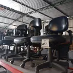 LOTE 357 - 04 CADEIRAS COM PÉS FIXOS GIRATÓRIAS. (NO ESTADO) ATENÇÃO! FAZER A VISITAÇÃO ANTES DE ARREMATAR, NÃO SABEMOS SE FUNCIONA. LEILÃO NÃO TEM GARANTIA E NEM DEVOLUÇÃO, SUJEITO A POSSÍVEIS AVARIAS VISÍVEIS/OCULTAS E/OU AUSÊNCIA DE COMPONENTES.