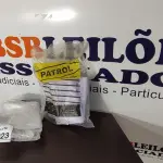 LOTE 023 - 02 PARES DE BOTAS DE BORRACHA NUMERAÇÕES 35 E 38 NA COR BRANCA. (NO ESTADO) ATENÇÃO! FAZER A VISITAÇÃO ANTES DE ARREMATAR, NÃO SABEMOS SE FUNCIONA, LEILÃO NÃO TEM GARANTIA E NEM DEVOLUÇÃO, SUJEITO A POSSÍVEIS AVARIAS VISÍVEIS/OCULTAS E/OU AUSÊNCIA DE COMPONENTES.